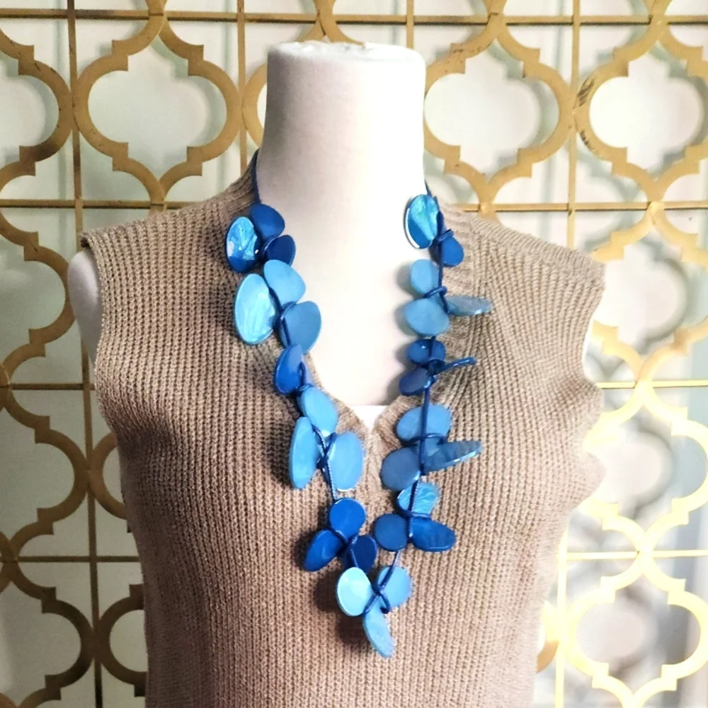 🌊Blue Acrylic Free Form necklace -Metal Free💙 - Picture 5 of 16